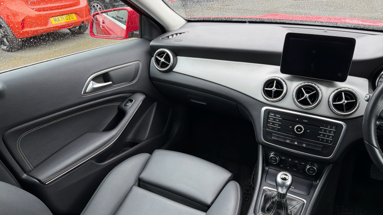 Mercedes-Benz GLA 200d Sport 5dr Diesel Hatchback